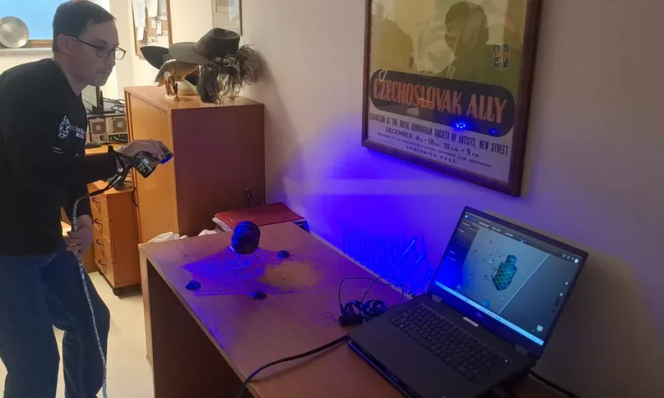 Experti ze ŠKODA JS a ČEZ pomáhají uchovat vojenskou historii. Digitalizují vojenskou techniku pro VHÚ