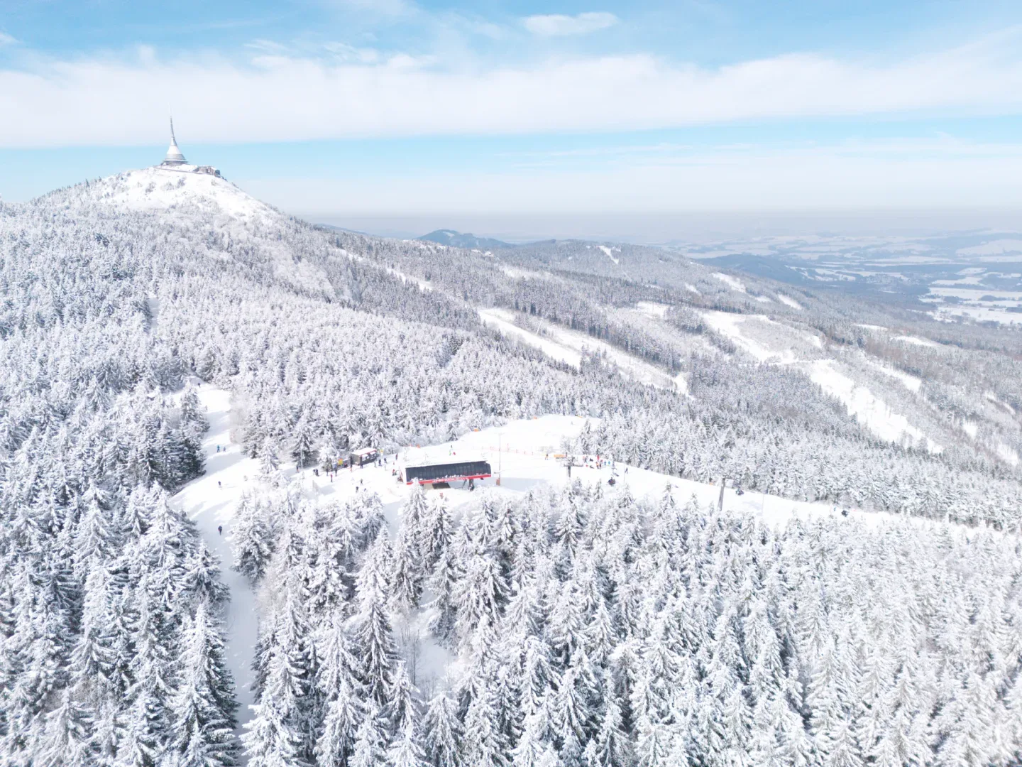 Spoločnosť TMR využila opciu, Skiareál Ještěd bude prevádzkovať ďalších 10 rokov