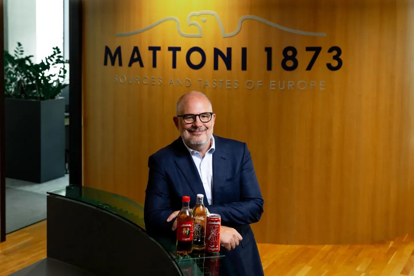 Dvě rodinné firmy spojují síly. Mattoni 1873 bude licenčně vyrábět a distribuovat rakouský Almdudler