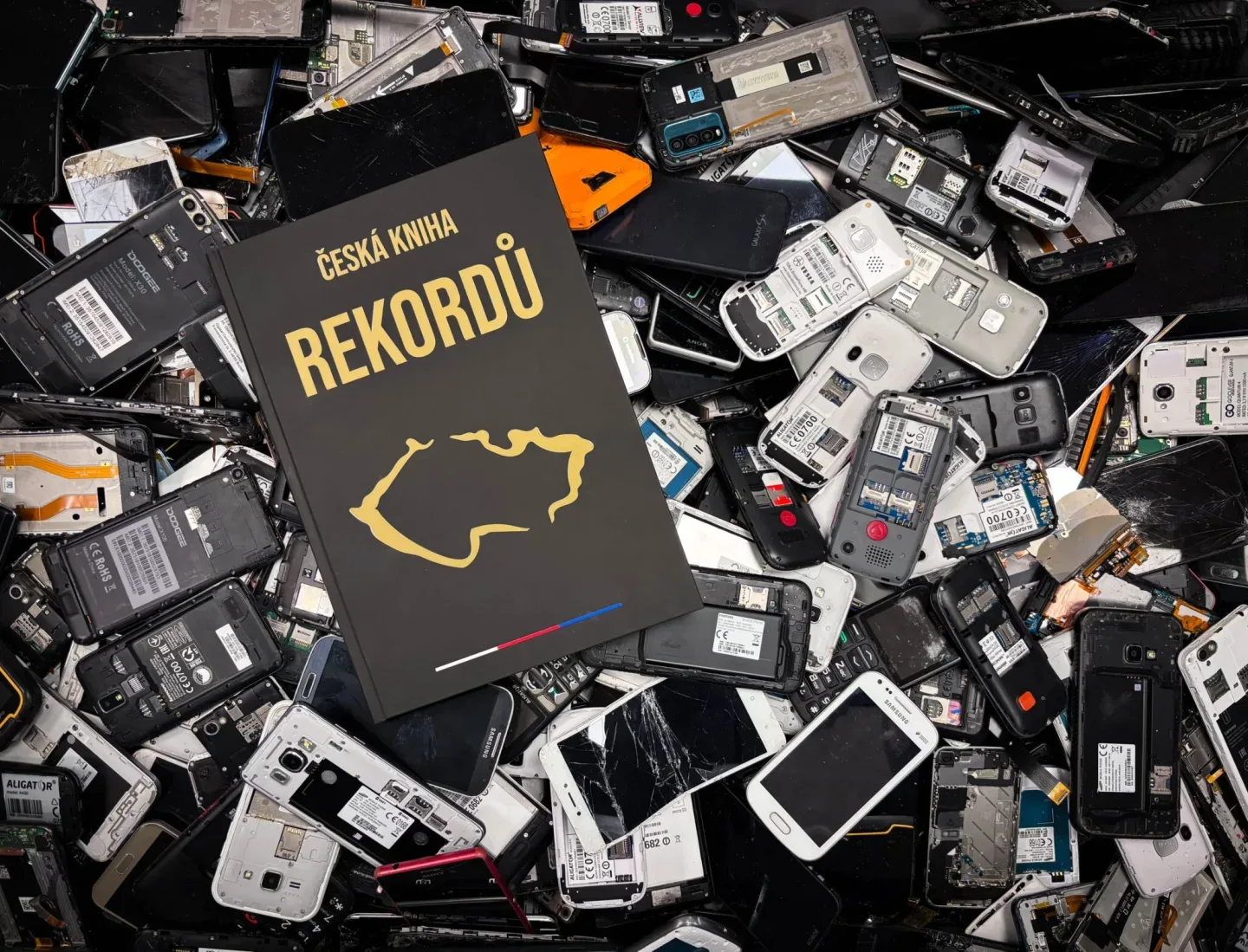 Zápis v České knize rekordů! Odevzdalo se nejvíce starých mobilních telefonů